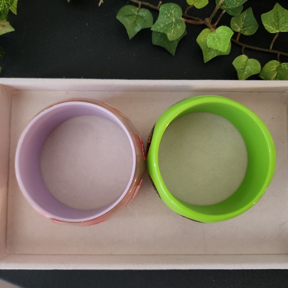 Green and Lavender Chunky Acrylic Bangle Bracelet with butterfly - Picture 4 of 6